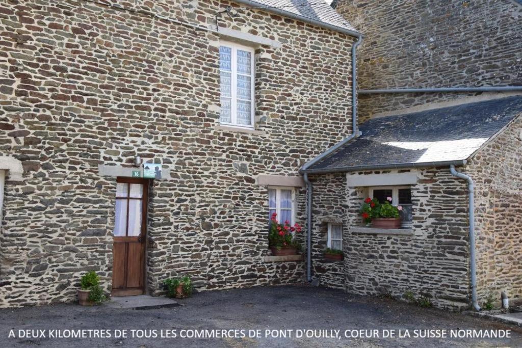 Les Miquelots Bed and Breakfast Pont-d'Ouilly Buitenkant foto